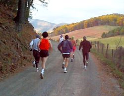 Running up the narrow Gooney Manor Loop during the 2001 Greasy-Gooney 10K